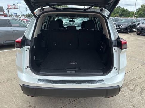 Used 2025 Nissan Rogue SV FWD image 8