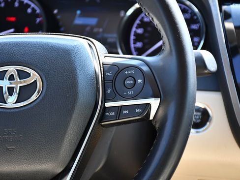 Used 2019 Toyota Camry XLE FWD image 30