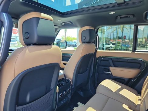 New 2026 Land Rover Defender 110 X-Dynamic SE AWD/4WD image 16