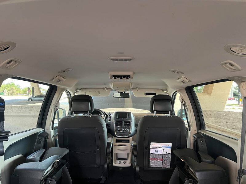 Used 2018 Dodge Grand Caravan SE w/ UConnect Hands-Free Group FWD image 35