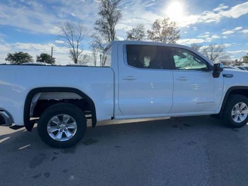 New 2026 GMC Sierra 1500 SLE image 9