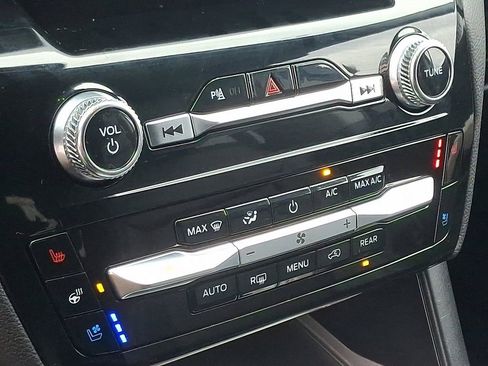 Certified 2024 Ford Explorer Limited image 17