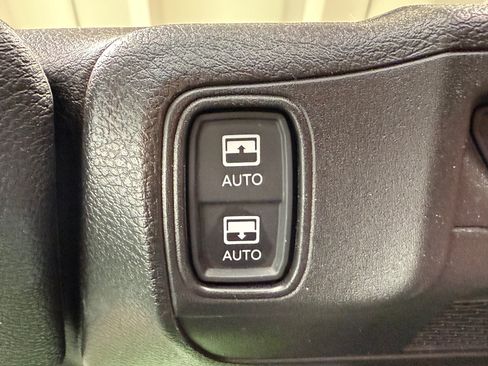 Certified 2025 Jeep Wrangler Unlimited Rubicon AWD/4WD image 40