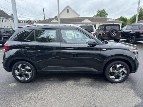 Used 2024 Hyundai Venue SEL FWD image 5