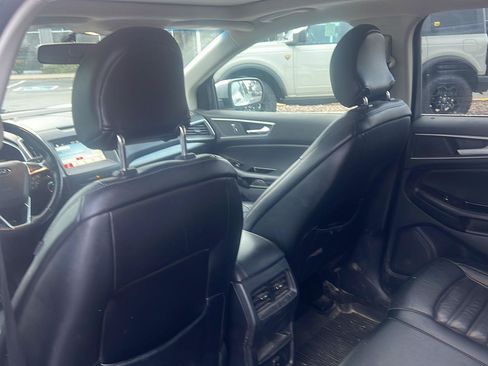 Used 2018 Ford Edge SEL w/ Equipment Group 201A AWD/4WD image 16