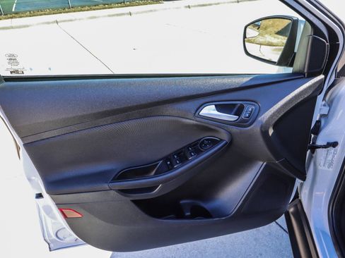Used 2017 Ford Focus SE image 29