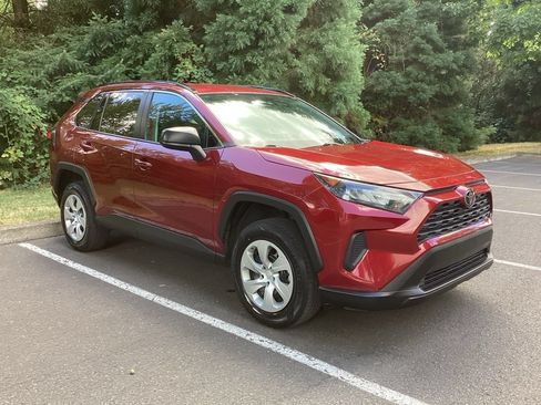 Used 2021 Toyota RAV4 LE AWD/4WD image 7