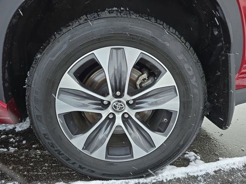 Used 2022 Toyota Highlander XLE image 38