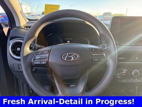 Used 2023 Hyundai Kona SE image 4
