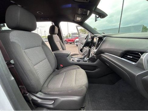 Used 2023 Chevrolet Traverse LT w/ LPO, Floor Liner Package AWD/4WD image 6