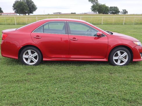 Used 2014 Toyota Camry SE FWD image 11