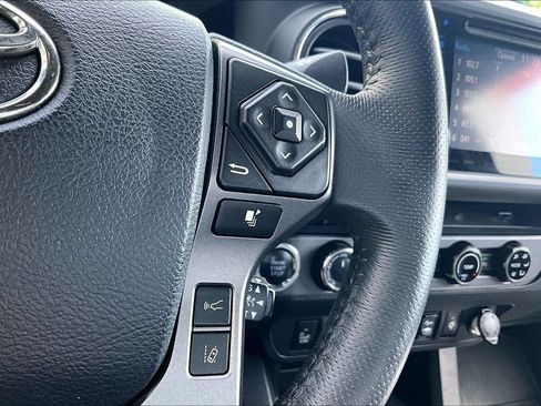 Certified 2018 Toyota Tacoma TRD Sport w/ Technology Package AWD/4WD image 14