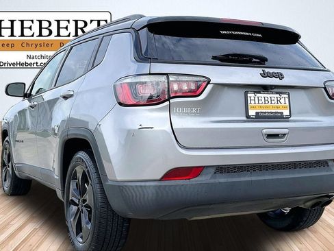 Used 2019 Jeep Compass Latitude FWD image 10