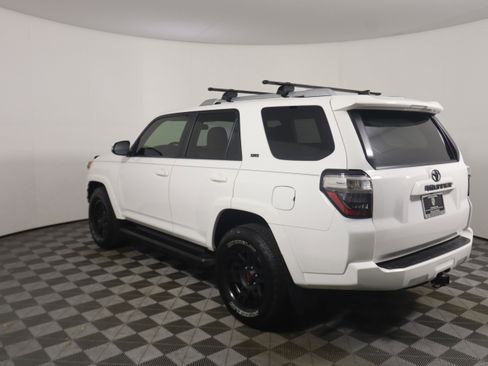 Used 2016 Toyota 4Runner SR5 Premium image 3