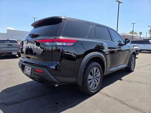 Used 2024 Nissan Pathfinder S FWD image 6