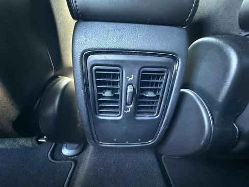 Used 2019 Jeep Grand Cherokee Laredo image 19