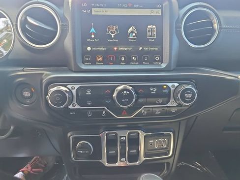 Used 2021 Jeep Gladiator Overland w/ Popular Equipment Package AWD/4WD image 22