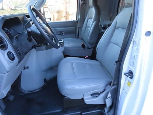 Used 2013 Ford E-250 and Econoline 250 image 7
