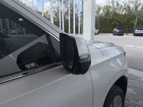 Used 2022 Cadillac Escalade Premium Luxury image 26