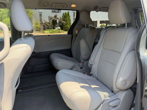 Used 2016 Toyota Sienna XLE w/ XLE Navigation Package FWD image 15