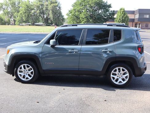 Used 2018 Jeep Renegade Latitude FWD image 9