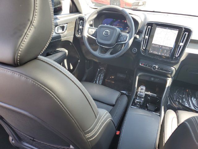 Used 2024 Volvo XC40 B5 Plus w/ Protection Package Premier AWD/4WD image 12