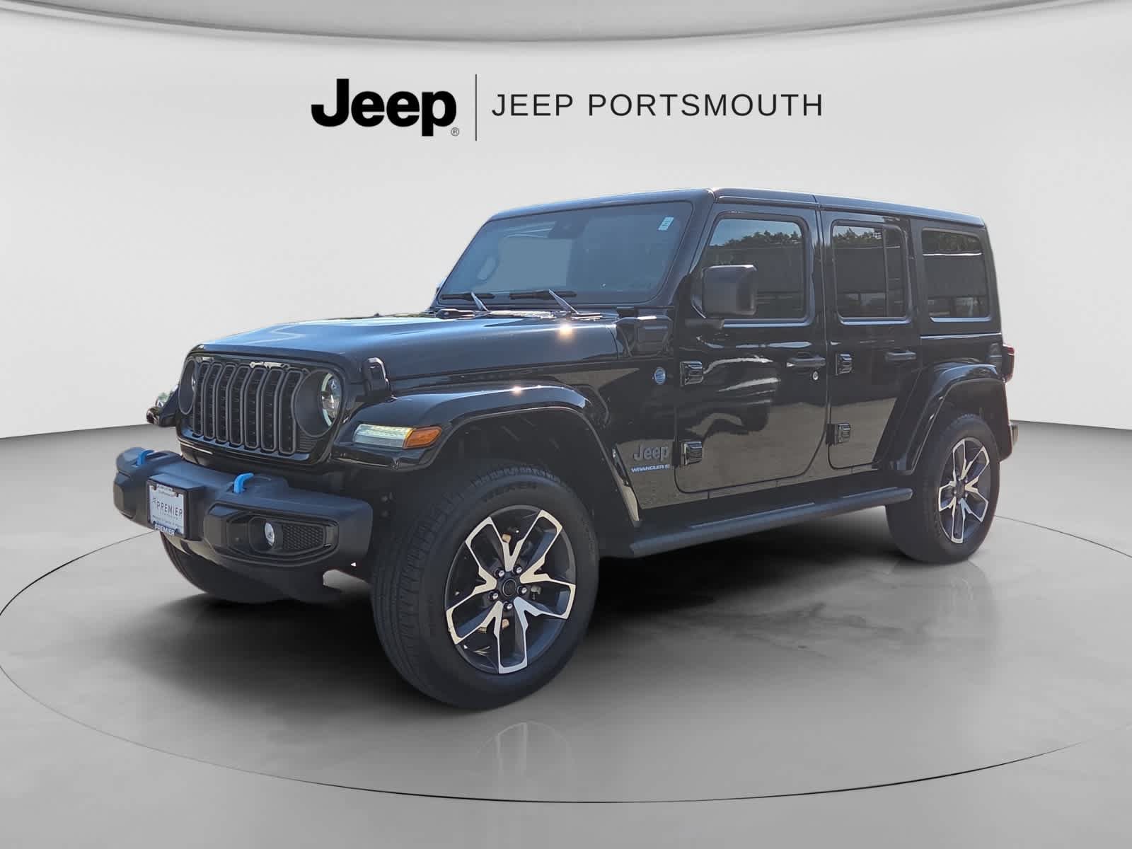 Used 2024 Jeep Wrangler Unlimited w/ Convenience Group AWD/4WD image 3