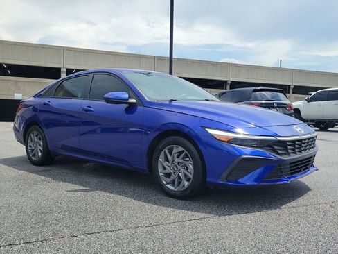 Used 2024 Hyundai Elantra SEL FWD image 3