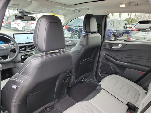 Certified 2024 Ford Escape SE w/ PHEV Premium Package image 23