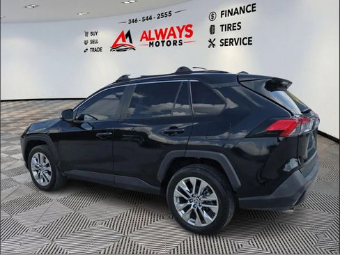 Used 2021 Toyota RAV4 XLE Premium FWD image 12