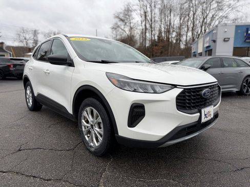 Used 2023 Ford Escape Active image 1