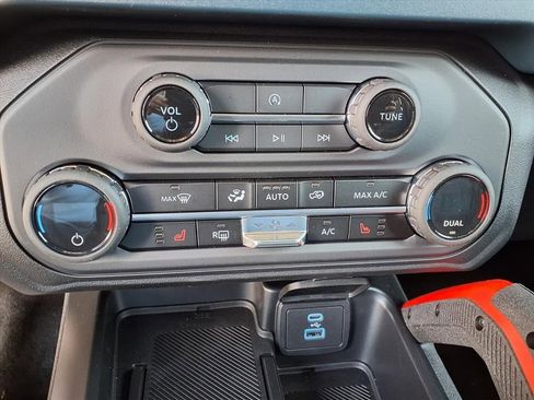 New 2025 Ford Bronco Heritage Edition image 10