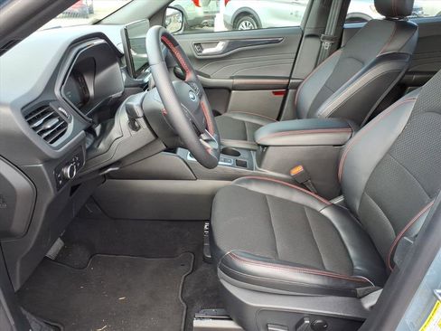 Used 2025 Ford Escape ST-Line w/ Equipment Group 301A image 4