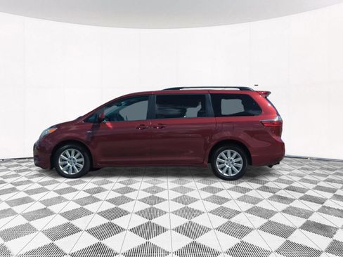 Used 2017 Toyota Sienna LE AWD/4WD image 2