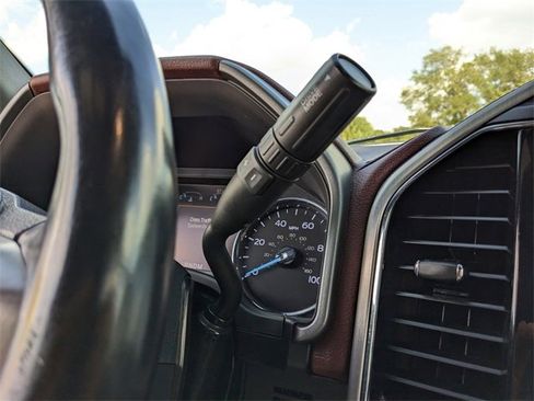 Used 2022 Ford F450 Platinum w/ FX4 Off-Road Package image 27