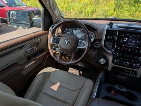 Used 2020 RAM 1500 Laramie AWD/4WD image 9
