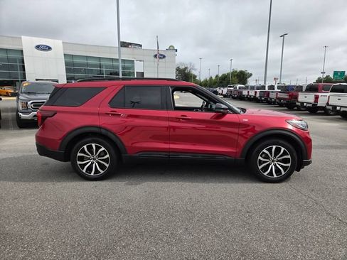 Used 2025 Ford Explorer ST-Line RWD image 12