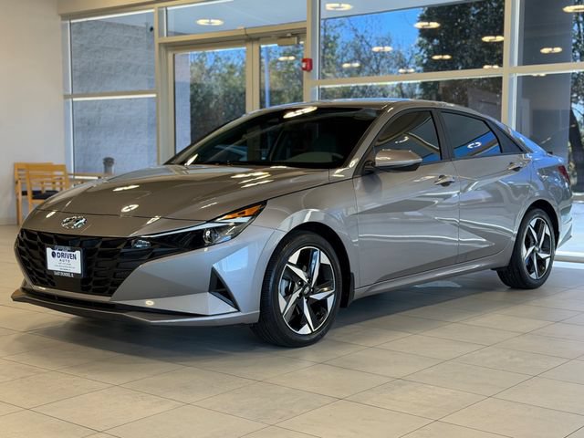 Used 2023 Hyundai Elantra SEL w/ Convenience Package FWD image 4