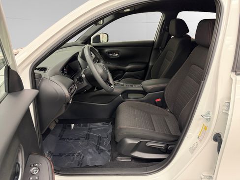 Used 2024 Honda HR-V Sport image 9