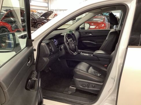 Used 2022 Nissan Pathfinder SL AWD/4WD image 13