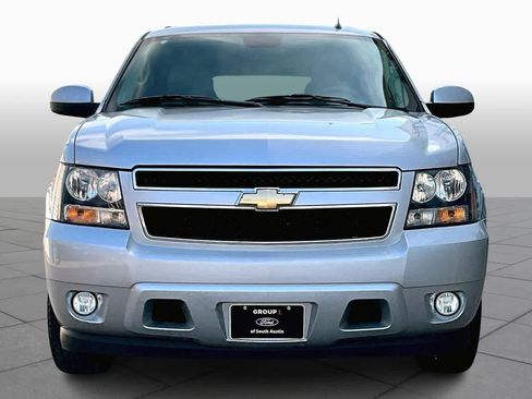Used 2010 Chevrolet Suburban LT image 3