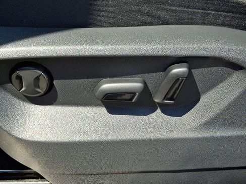 Certified 2025 Volkswagen Atlas SE image 26