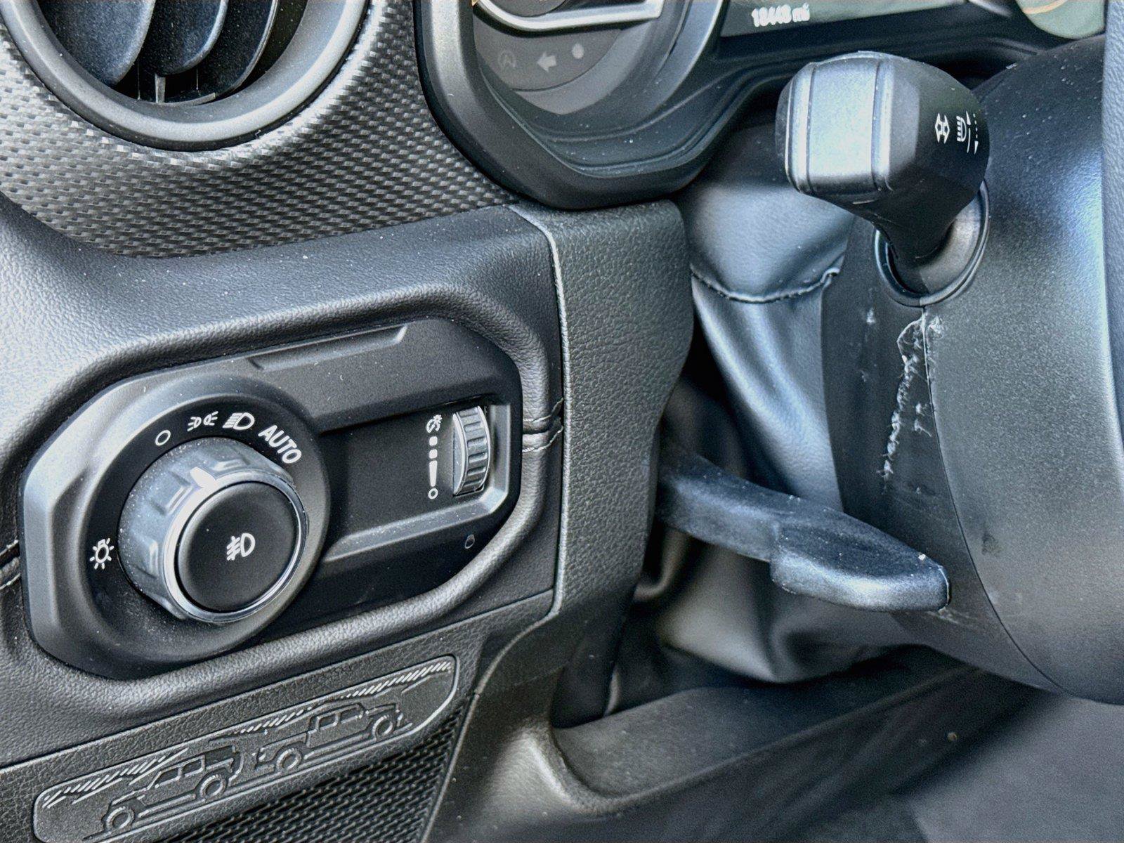 Used 2024 Jeep Wrangler Unlimited Rubicon AWD/4WD image 10