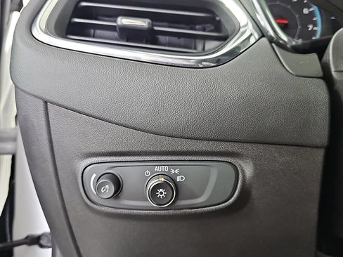 Used 2021 Chevrolet Equinox LS FWD image 24