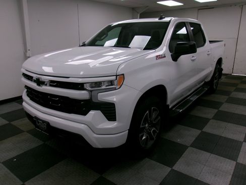 Used 2024 Chevrolet Silverado 1500 RST w/ Z71 Off-Road Package AWD/4WD image 1