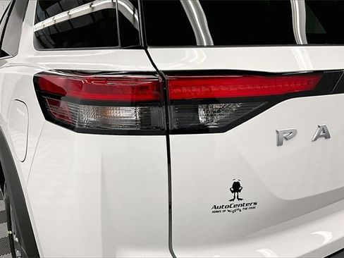 New 2025 Nissan Pathfinder S image 17