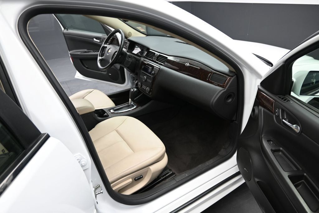 Used 2014 Chevrolet Impala LTZ FWD image 18
