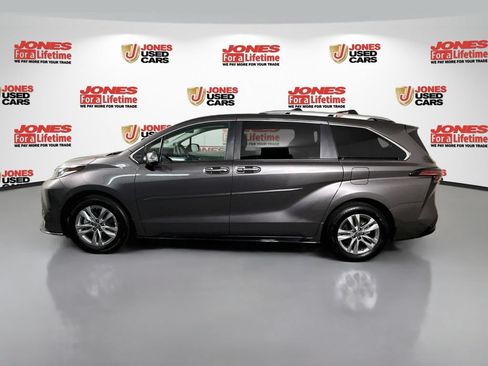Used 2024 Toyota Sienna Limited AWD/4WD image 15