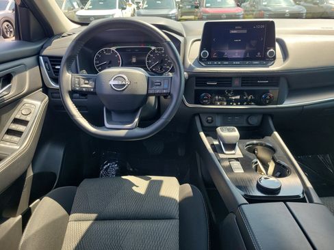 Used 2025 Nissan Rogue SV AWD/4WD image 10