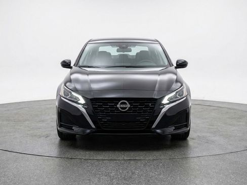 Used 2025 Nissan Altima 2.5 SV image 2